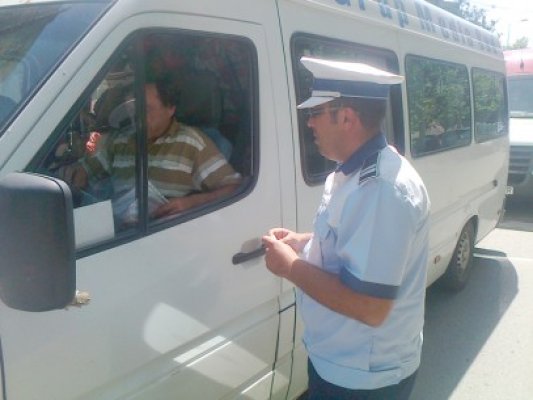 Controale în trafic, la transportatorii de marfă şi persoane